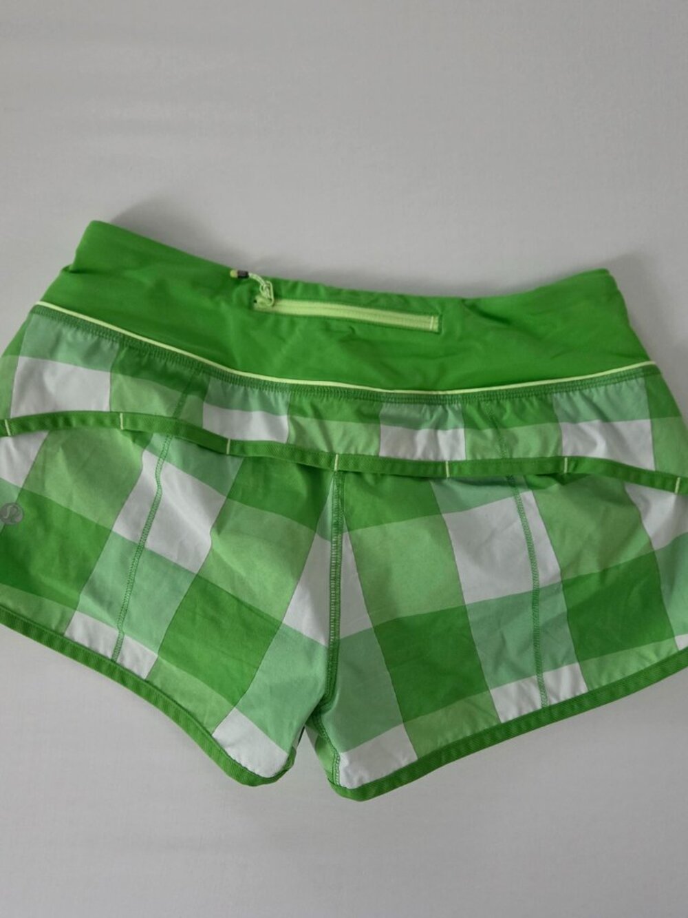Lululemon Hotty Hot Shorts with Liner Sz 4 - Picture 2 of 6